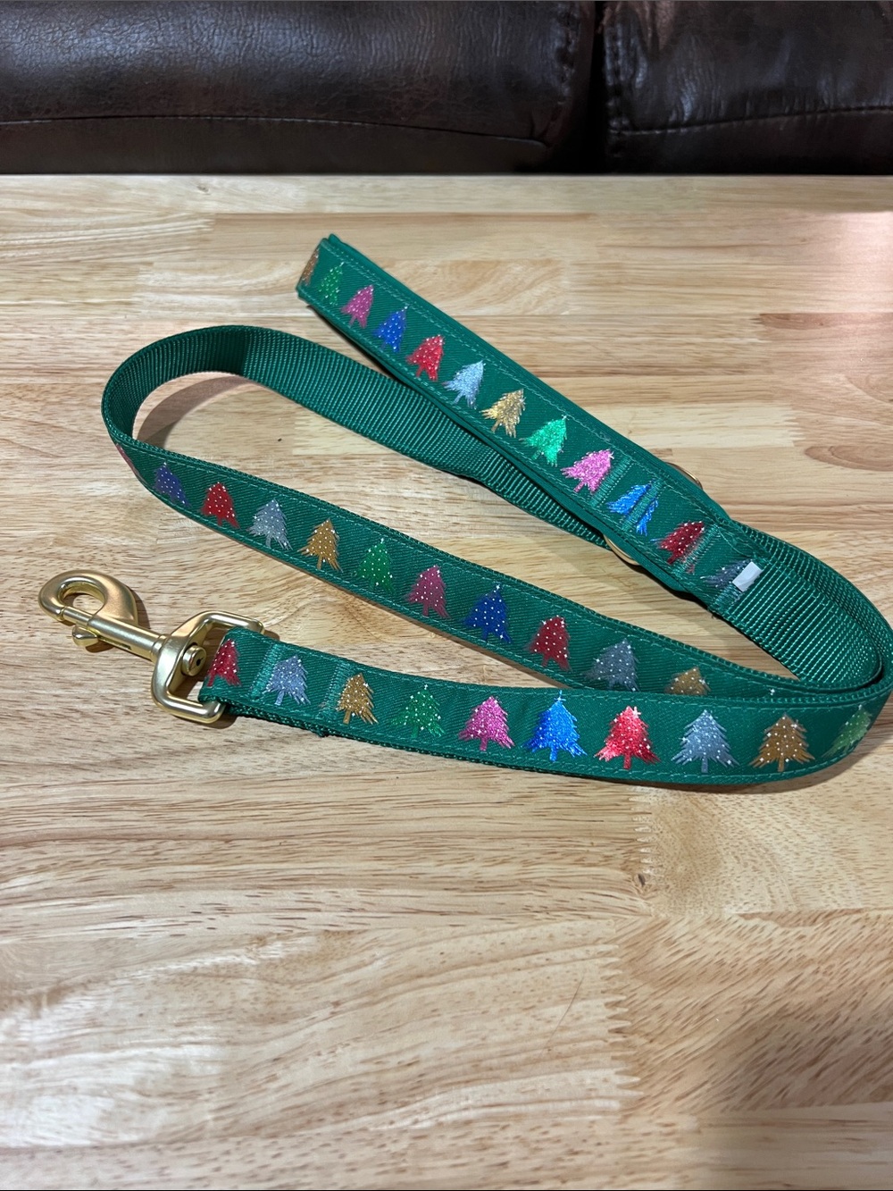 NWOT Green Dog Leash with Colorful Tree Christmas metallic festive z98